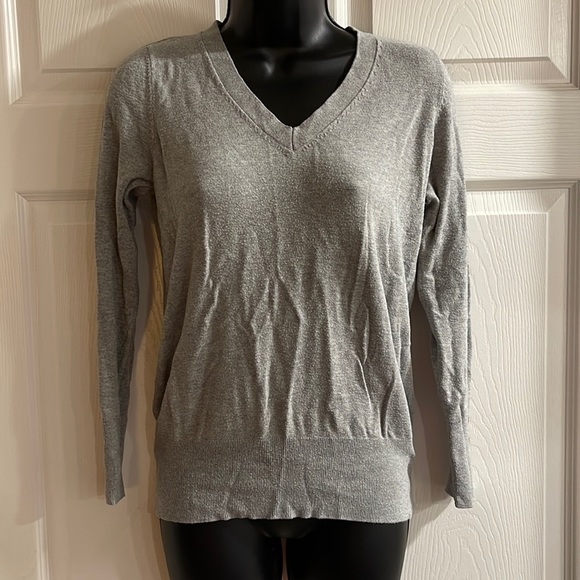Kenneth Cole Reaction Medium Gray Sweater - Picture 1 of 5